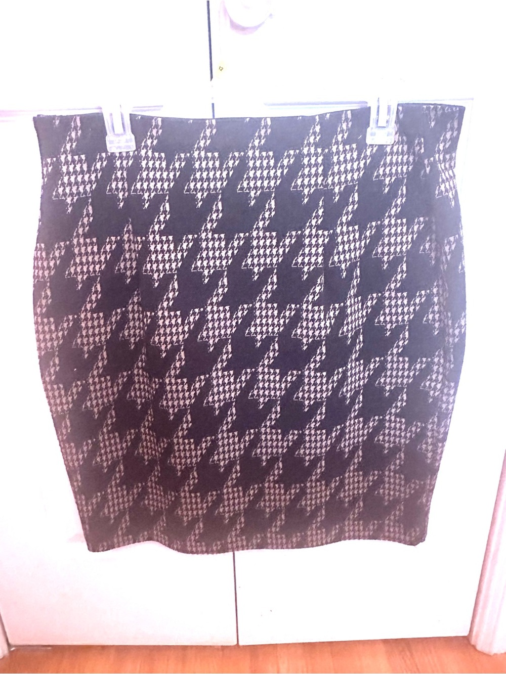 Classic Houndstooth Pencil Skirt - Black and brown